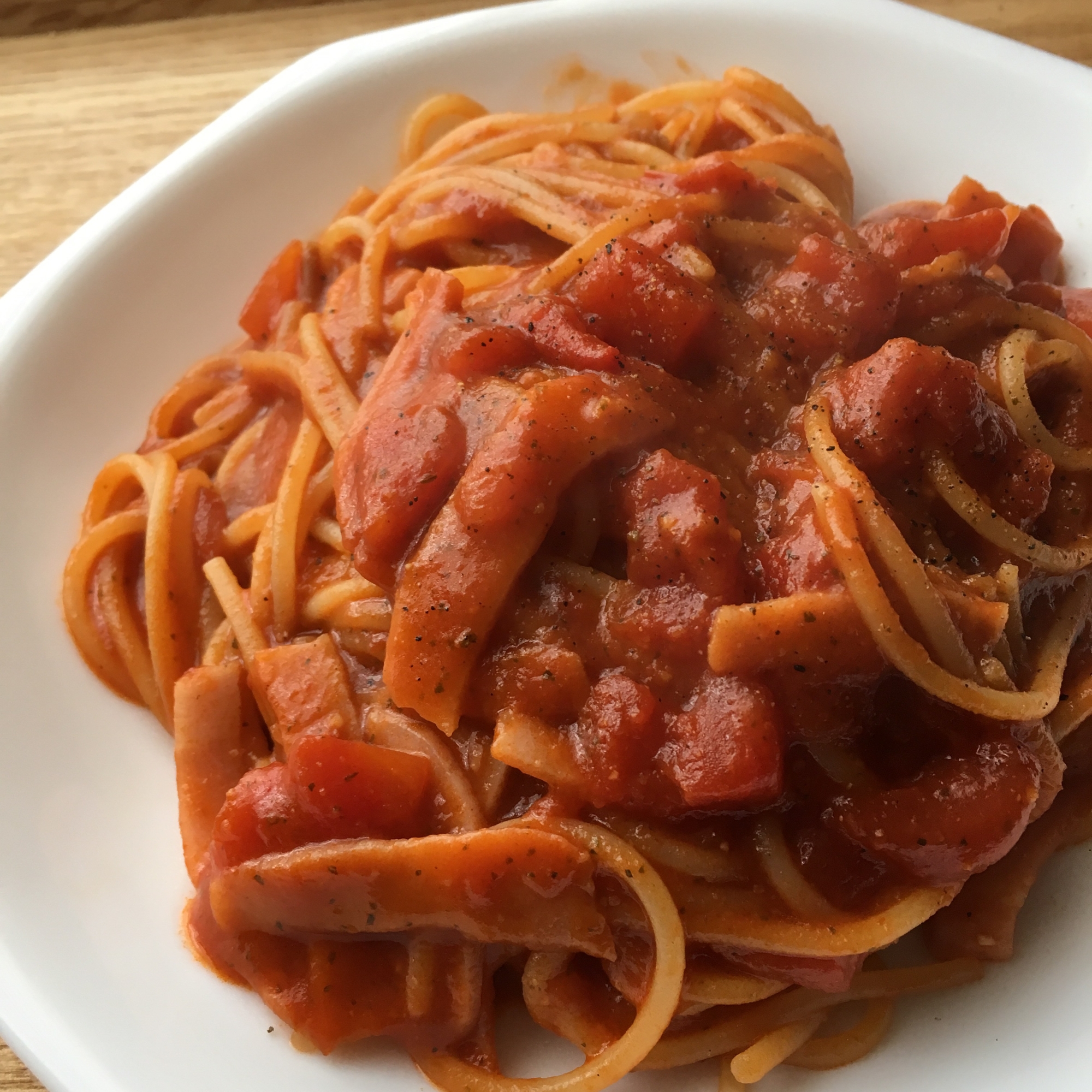 フライパン一つで☆ベーコンのトマトソースパスタ