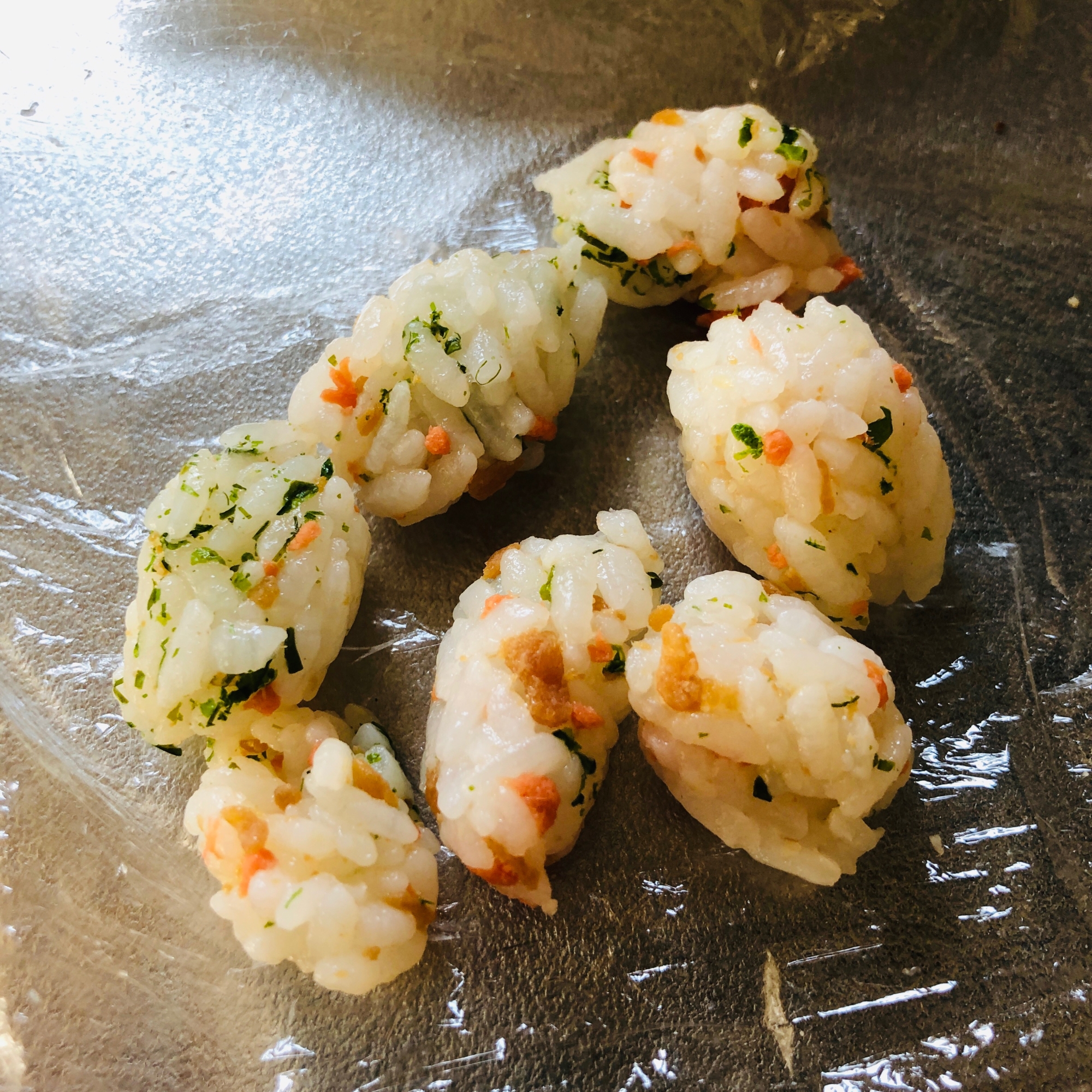 鮭と青海苔のちいさなおにぎり