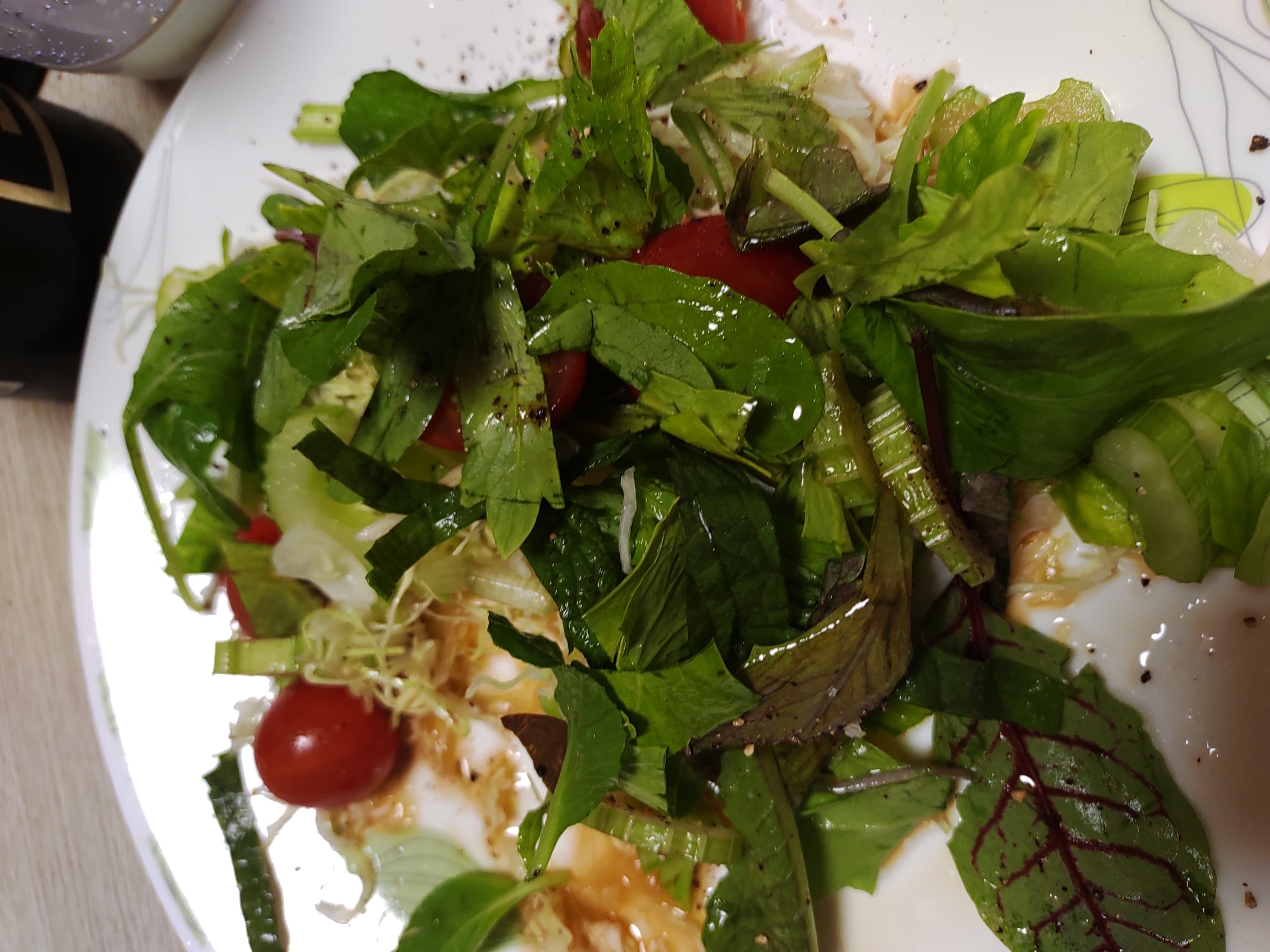 セロリ小松菜トマトのさっぱりサラダ