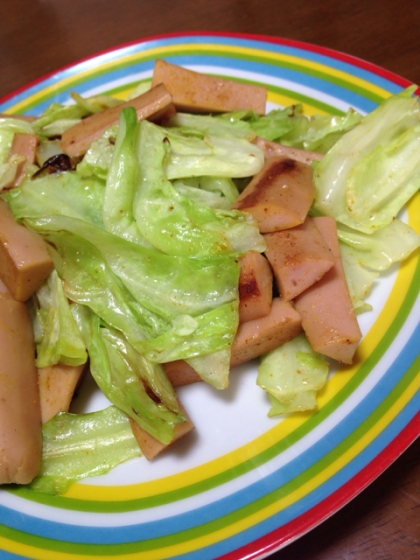 魚肉ソーセージとキャベツのカレー炒め