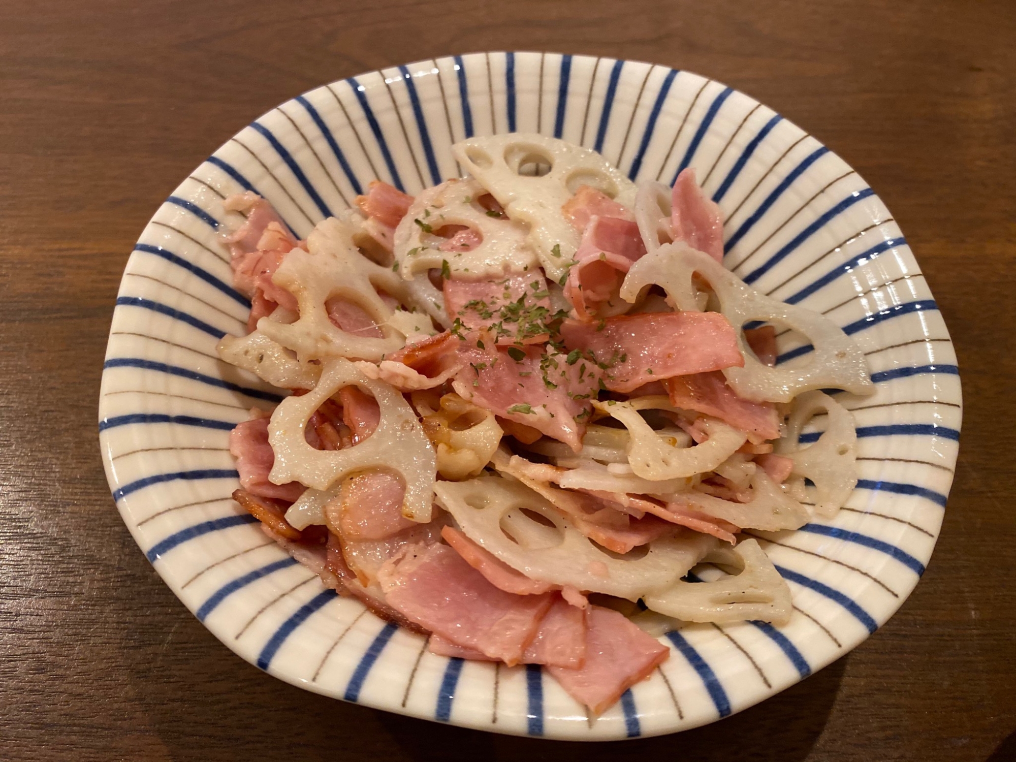 蓮根とベーコンの塩バター炒め