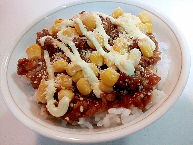 ホールコーンのせて　お茶碗キーマカレー丼