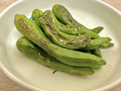 シンプルにお塩で♩万願寺とうがらしの塩焼き