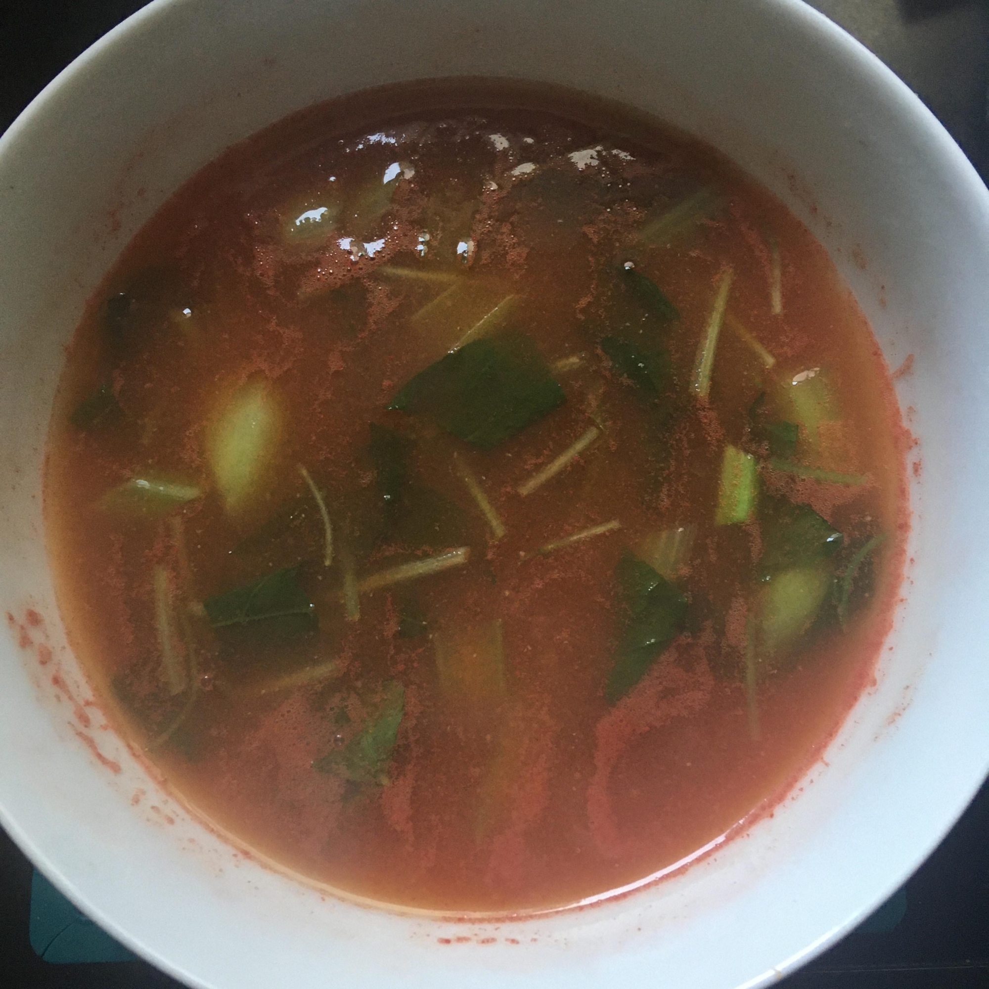 小松菜、三つ葉のトマト味噌汁