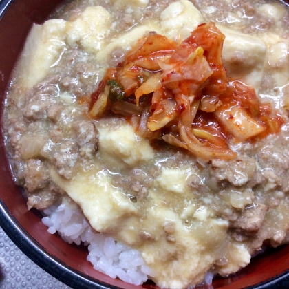 家族が辛いのが苦手なため豆板醤を入れること叶わず（泣）でも麻婆豆腐を食べたいと言うので、簡単そうなこちらのレシピにお世話になりました。簡単かつ美味しい！