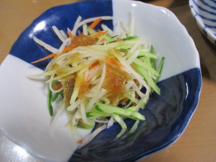 冬に少ない野菜をとるためには、とてもよい組み合わせですね。大根は我が家の畑で,凍みもせず育っているのを利用したのでとても新鮮。美味しかった。