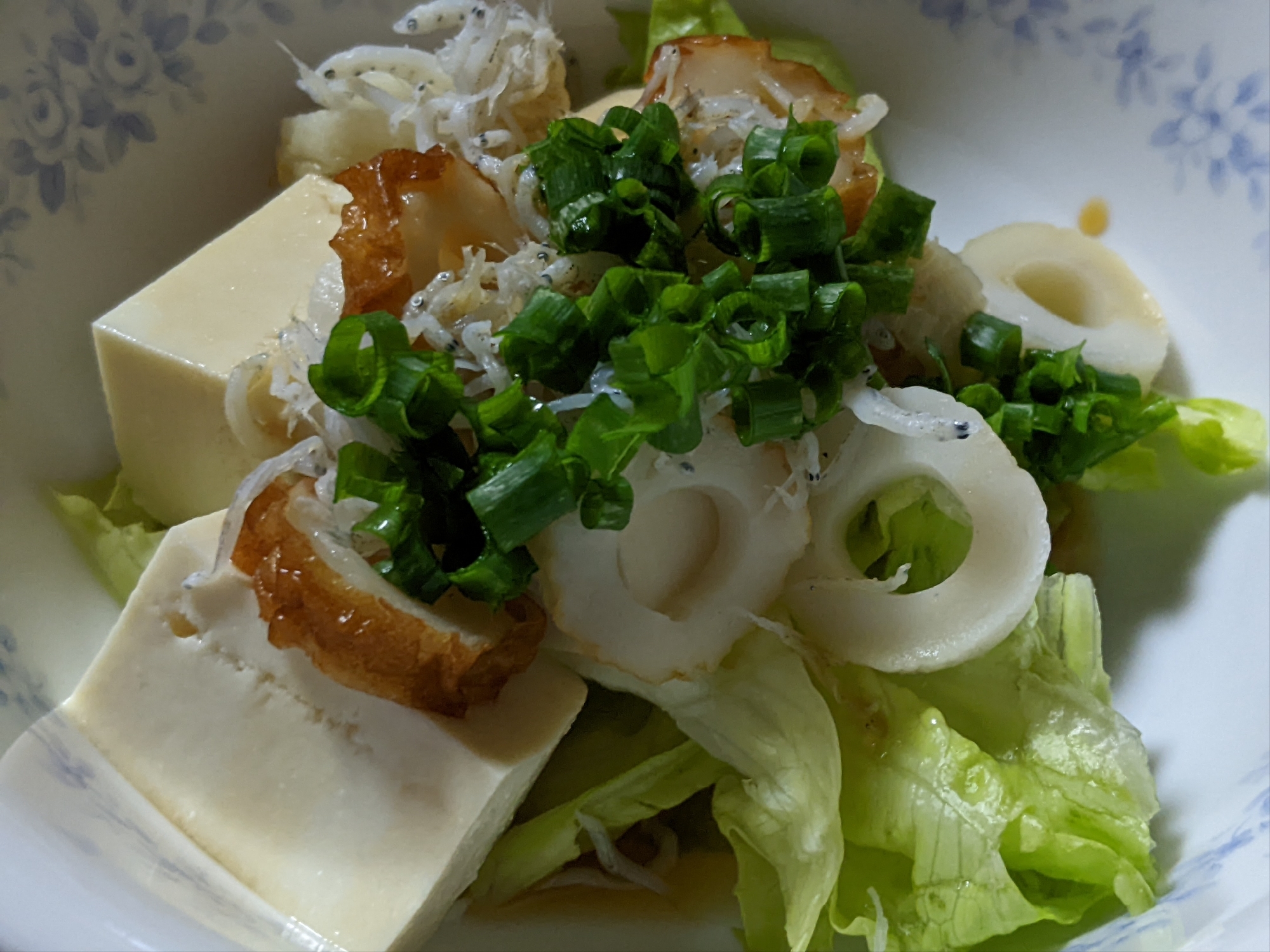 酢醤油で食べる豆腐サラダ