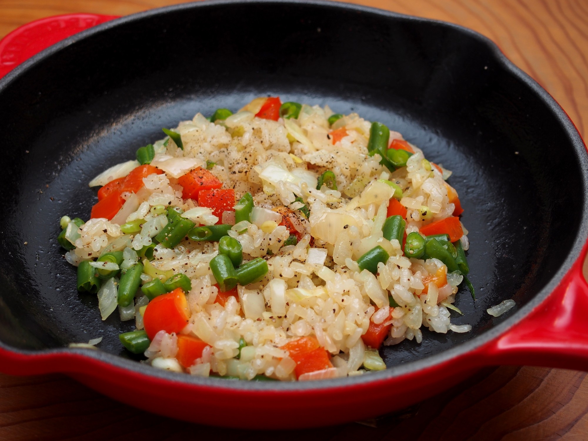 少ないご飯で作る！カラフルなガーリックバターライス