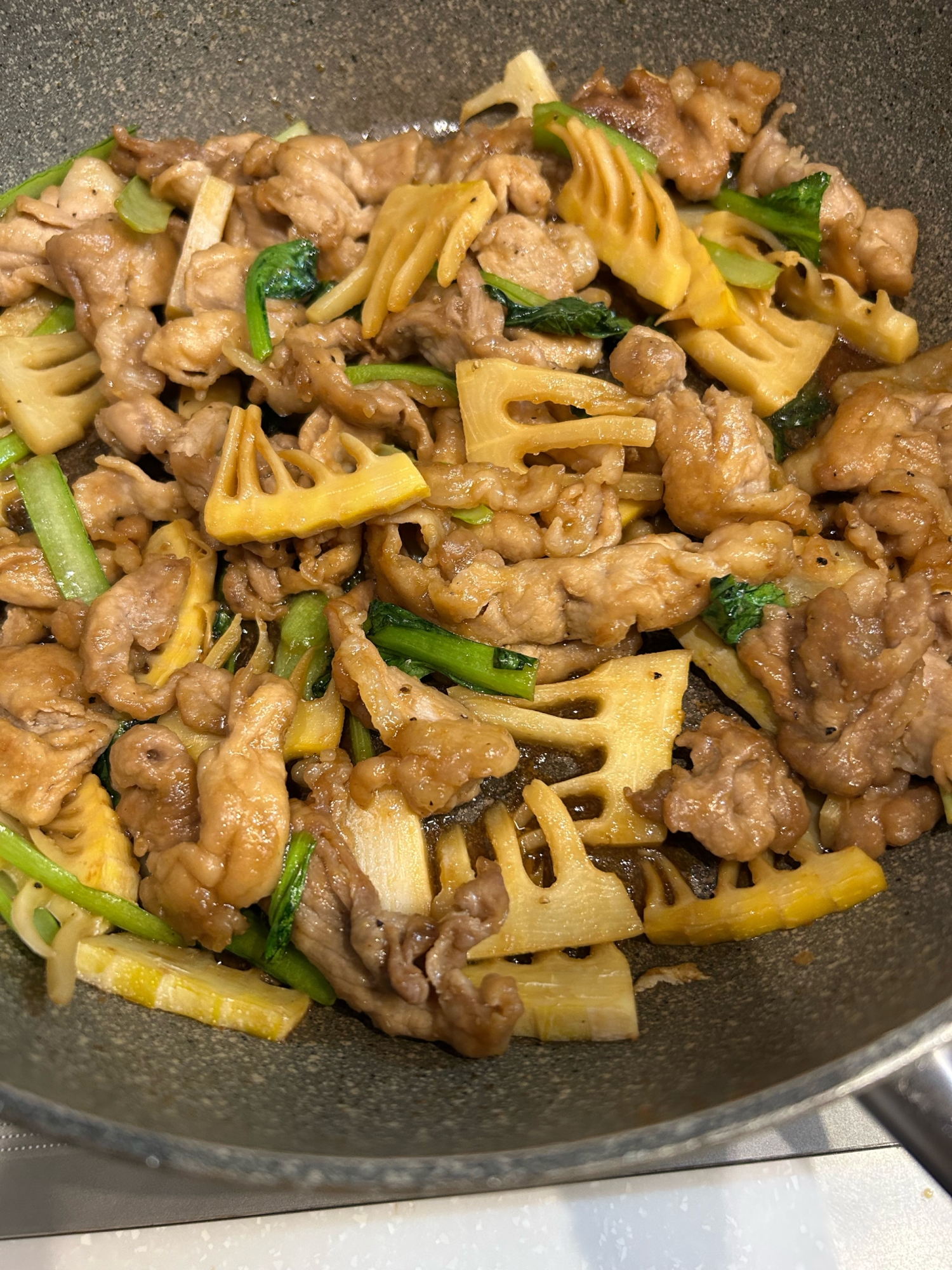 丼にしても❣️豚肉とタケノコのニンニク醤油炒め