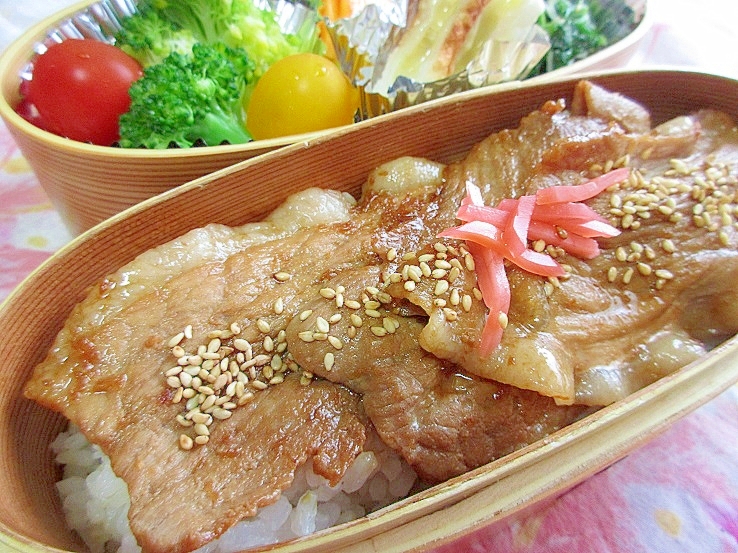 男子喜ぶ!!ちょっピリ♪豪華な　豚生姜焼き弁当～♥