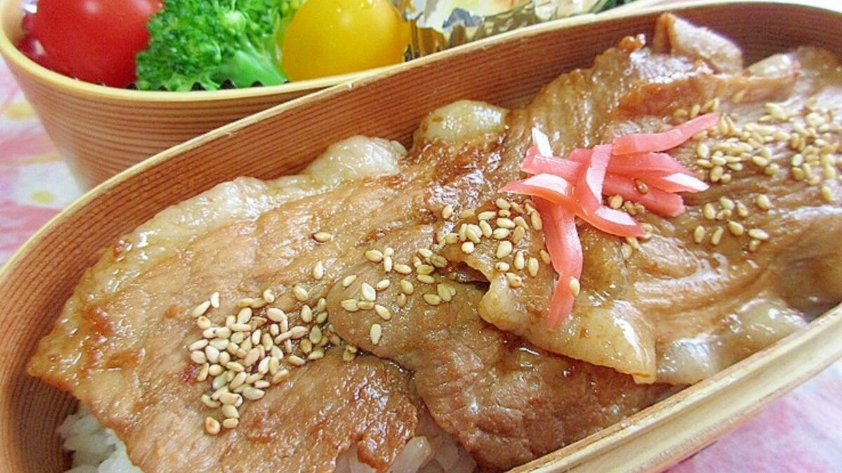 男子喜ぶ ちょっピリ 豪華な 豚生姜焼き弁当 レシピ 作り方 By パウダー07 楽天レシピ 男子喜ぶ ちょっピリ 豪華な 豚生姜焼き弁当 レシピ 作り方 By パウダー07 楽天レシピ