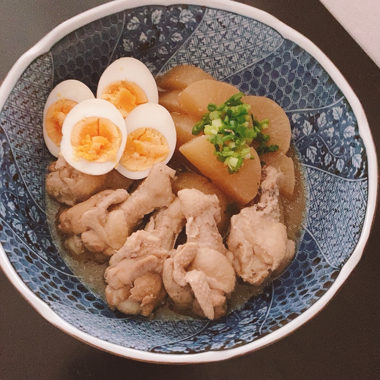 お酢でさっぱり！鶏手羽元と大根の煮物