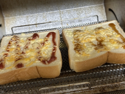 ケチャップとチーズだけでおいしい！トースト