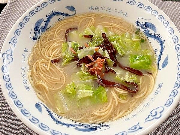 コリコリ食感のきくらげ乗せ博多ラーメン レシピ・作り方 by 週末は男子厨房 - 楽天レシピ