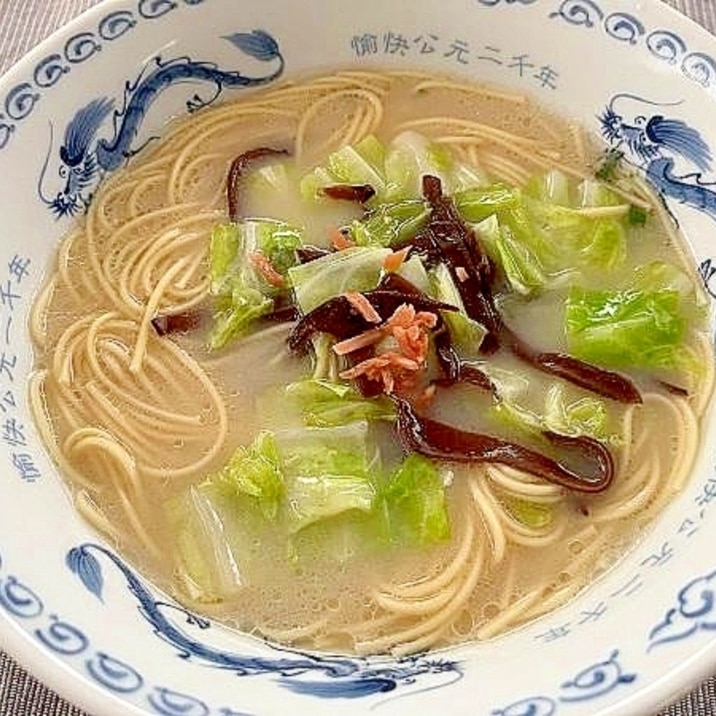 コリコリ食感のきくらげ乗せ博多ラーメン レシピ・作り方 by 週末は男子厨房 - 楽天レシピ