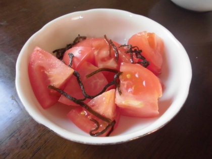 塩昆布の塩気でトマトがおいしく食べられました♪