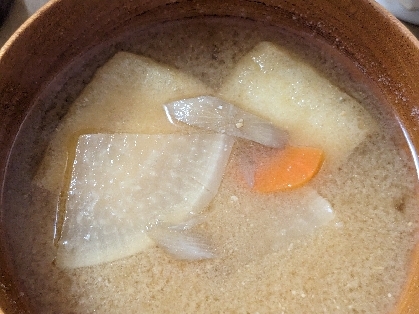 油揚げと根菜の味噌汁
