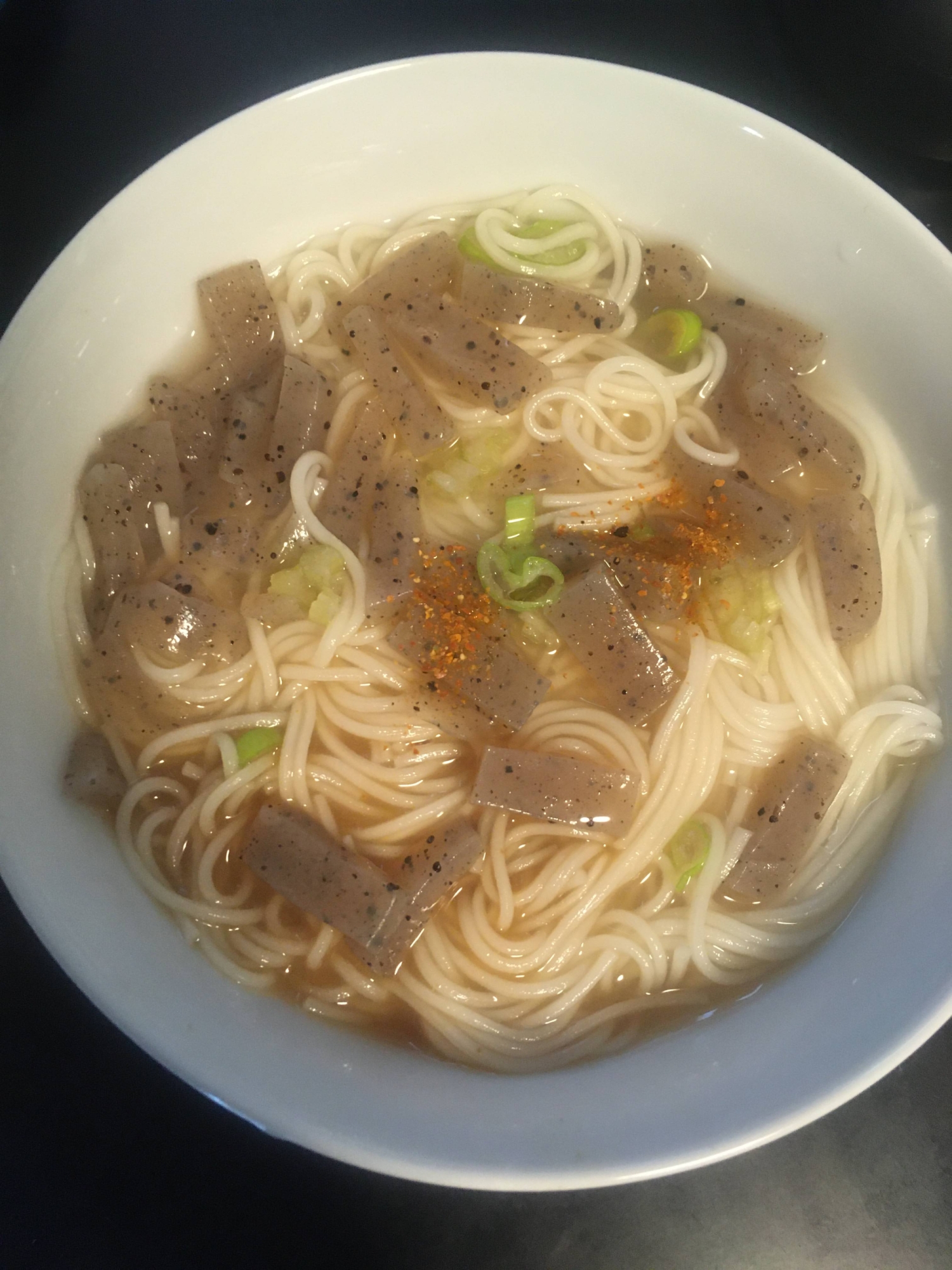 こんにゃくとネギの味噌にゅうめん