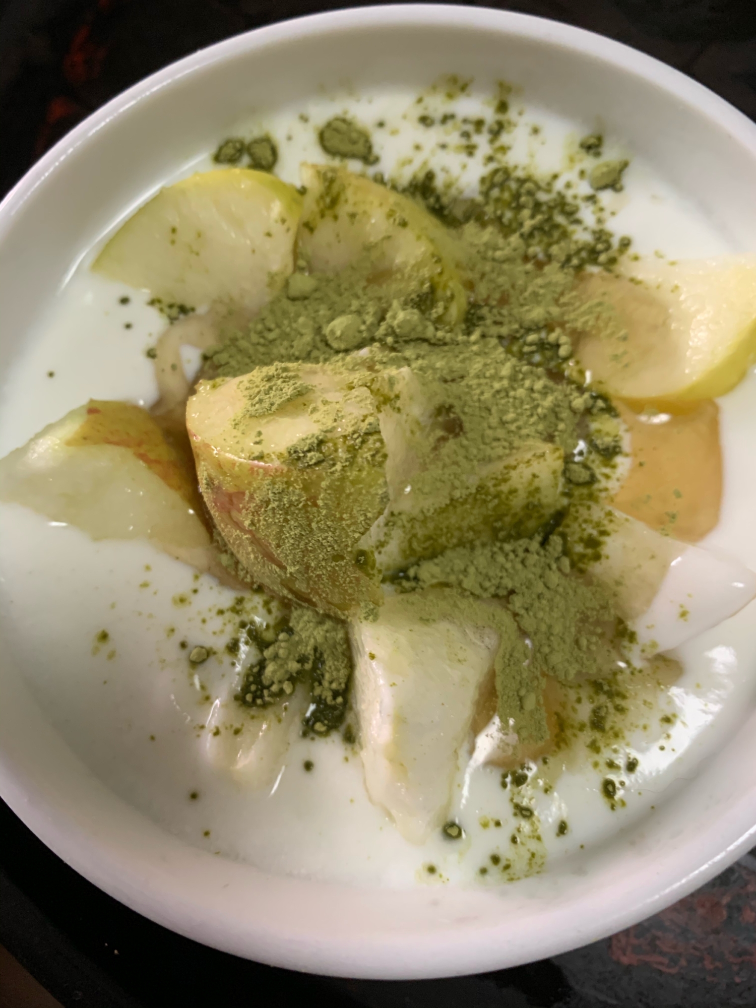 粉末緑茶がけりんごヨーグルト
