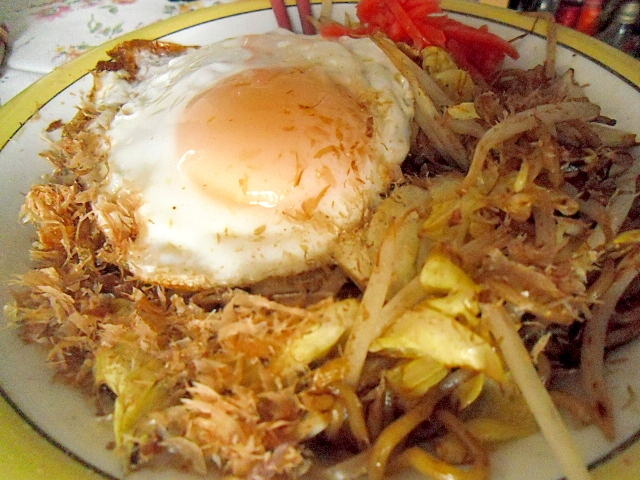 目玉焼き焼きそば