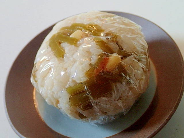 麺つゆで　つわの煮物と松の実の生姜香るおにぎり♬