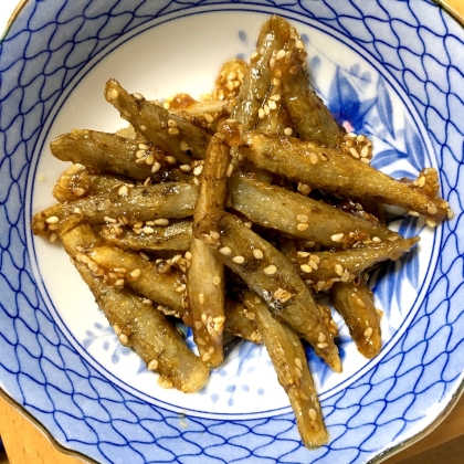 細めのごぼうで作りました♪
甘辛味がごぼうに馴染んでとっても美味しいです。
リピート確定！！