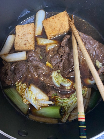 味付けは昆布つゆのみ！フライパンで簡単すき焼き