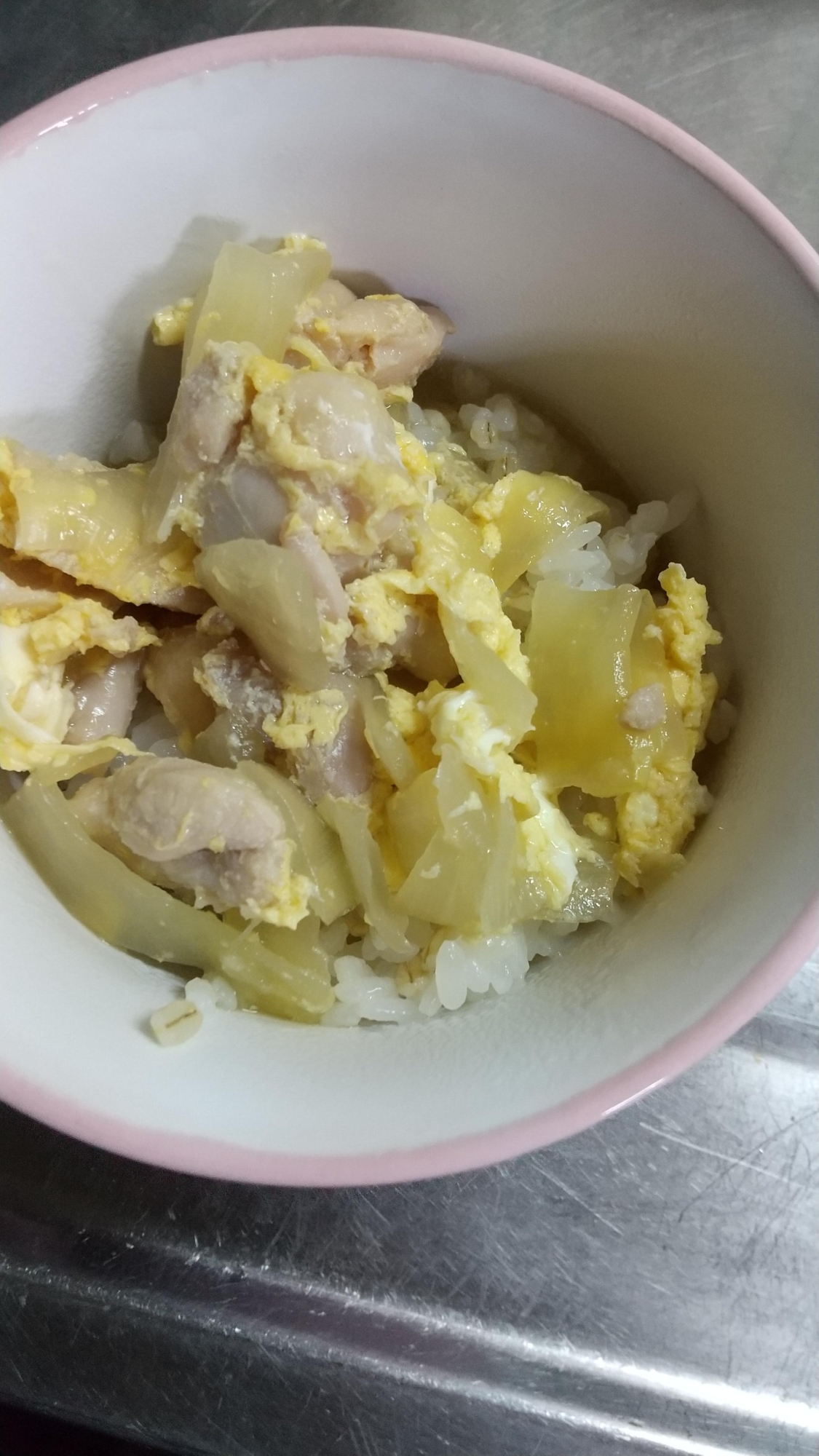 大量生産。鶏モモの親子丼