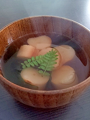 家にあるもので簡単に★麩とワカメのお吸い物