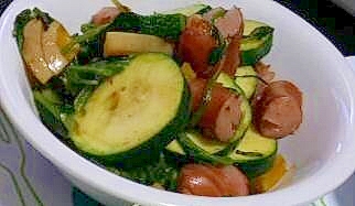 ズッキーニとソーセージのマヨ炒め