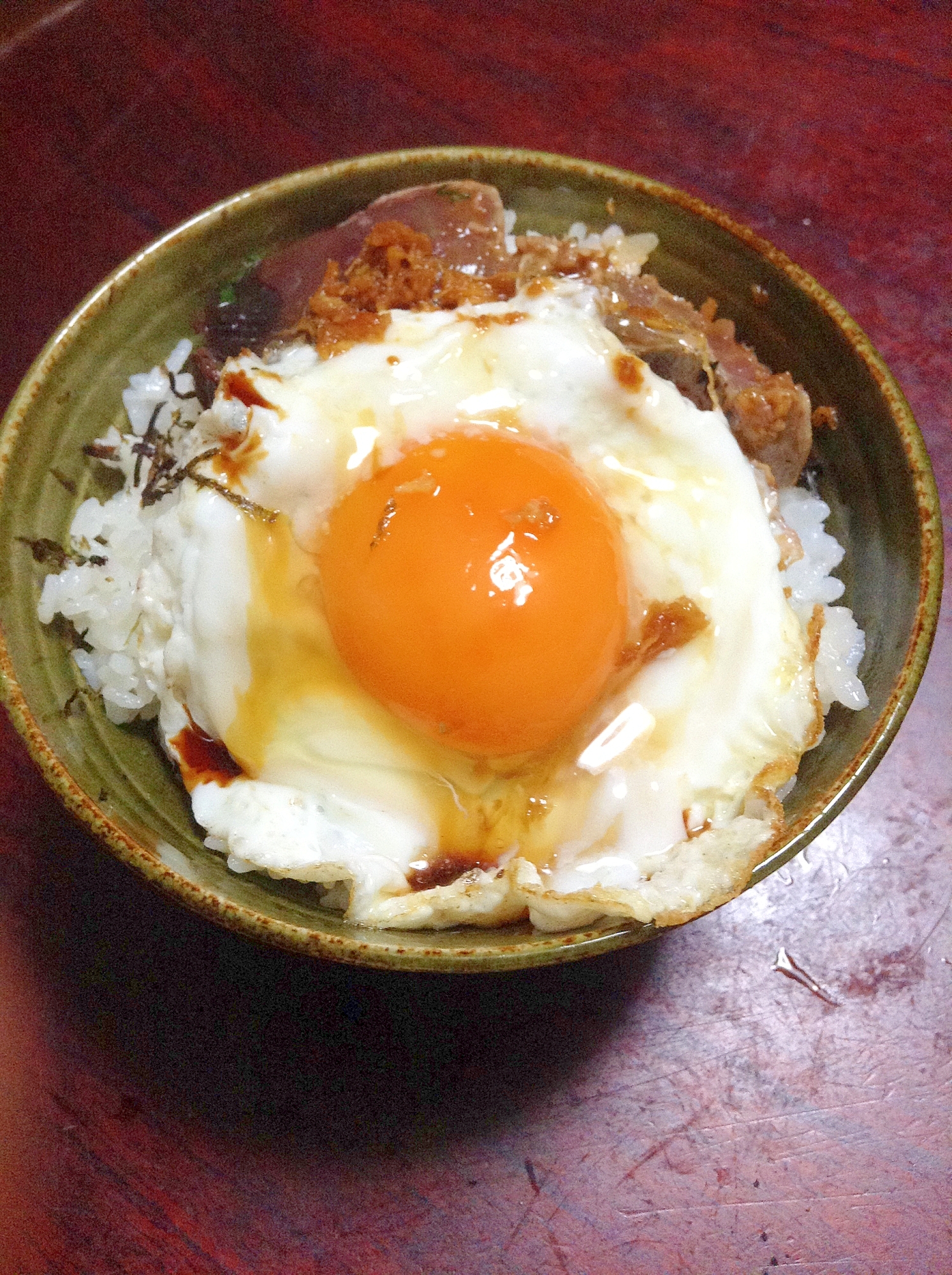 かつおのタタキの目玉焼き丼【今日の献立】