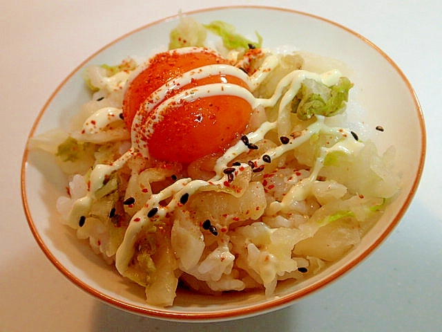 醤油/マヨで　白菜漬けと卵黄のピリ辛ご飯