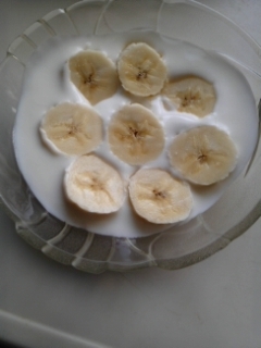 蜂蜜なしですが、毎朝バナナヨーグルト食べています♪レーズンやジャムをプラスする時もあります。美味しいですよね(^.^)