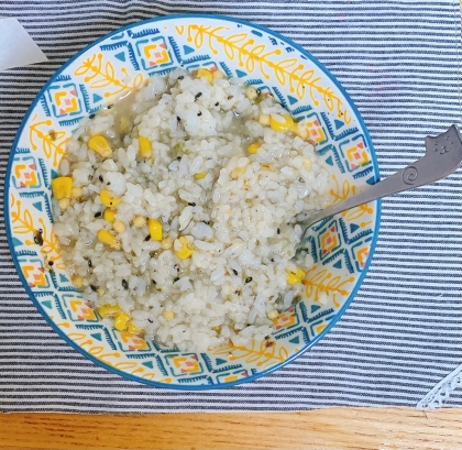 しめじと煎り大豆のめんつゆバター雑炊(おかゆ)