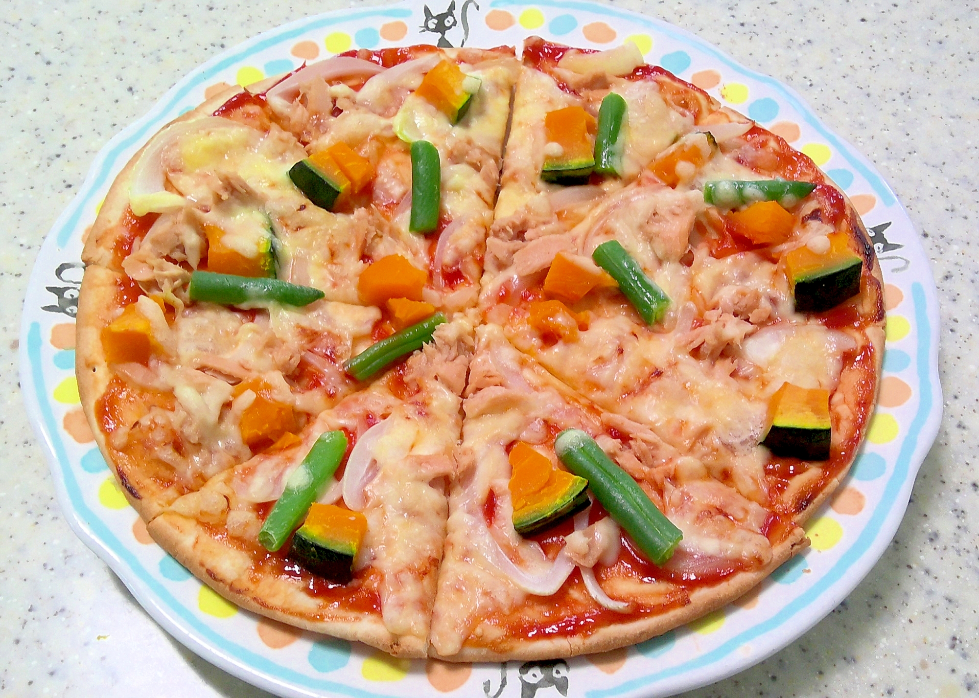 野菜多めの簡単ピザ！南瓜＆インゲン＆玉葱＆ツナで。