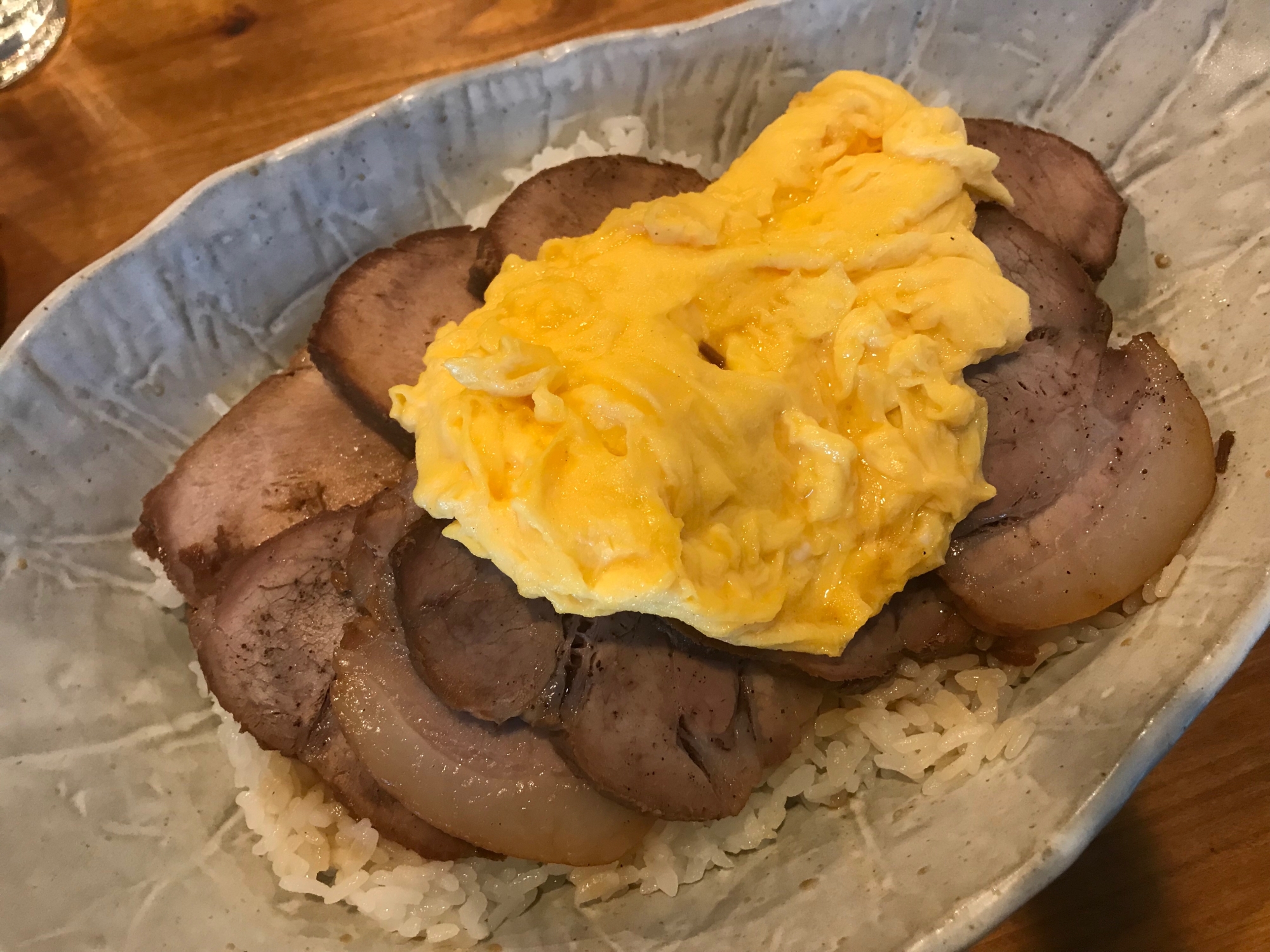 余った焼豚でふわふわ卵のチャーシュー丼