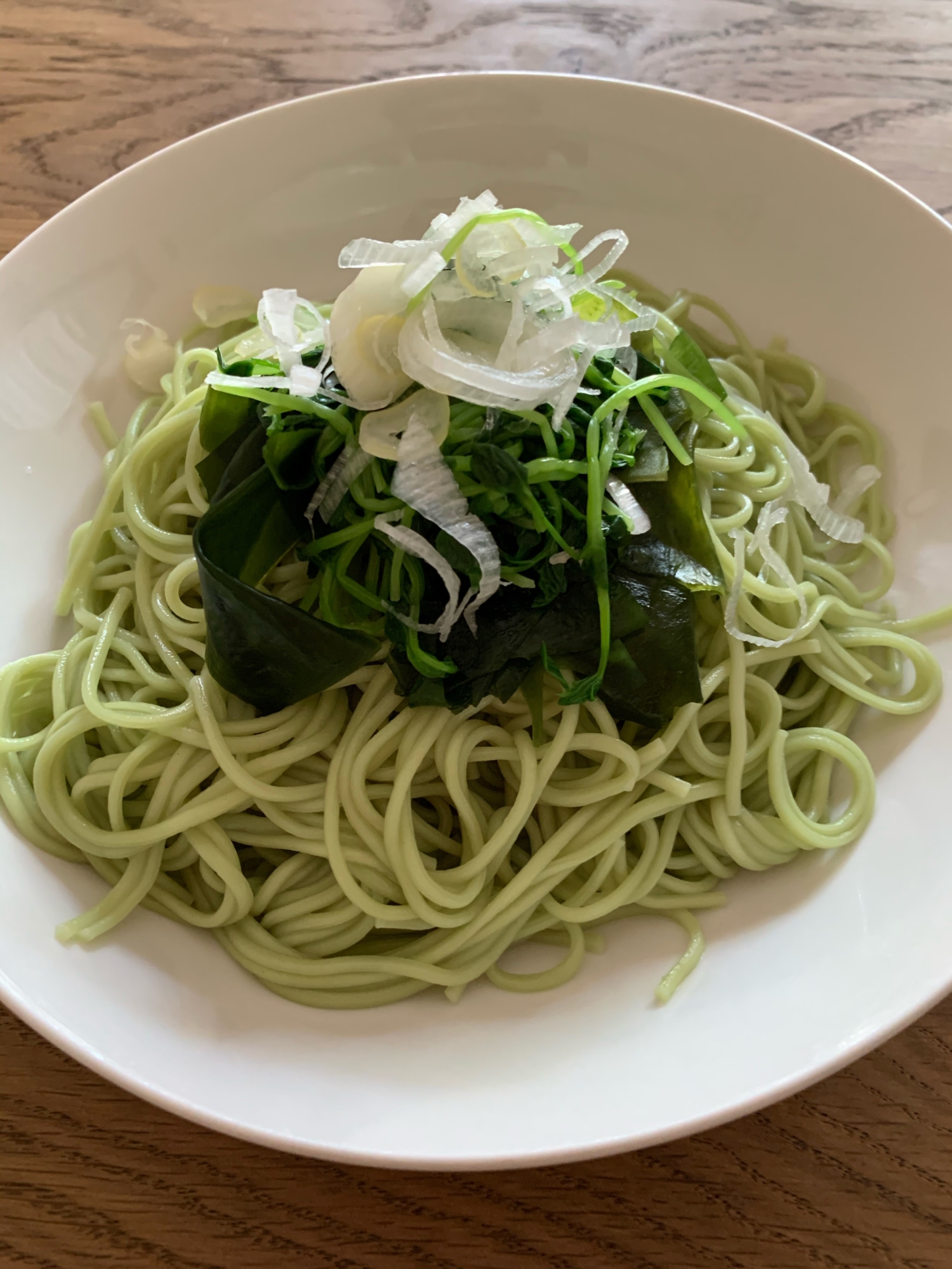 全部みどり！グリーン麺