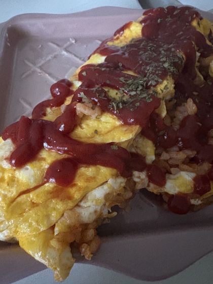 チーズインオムレツのオムライス