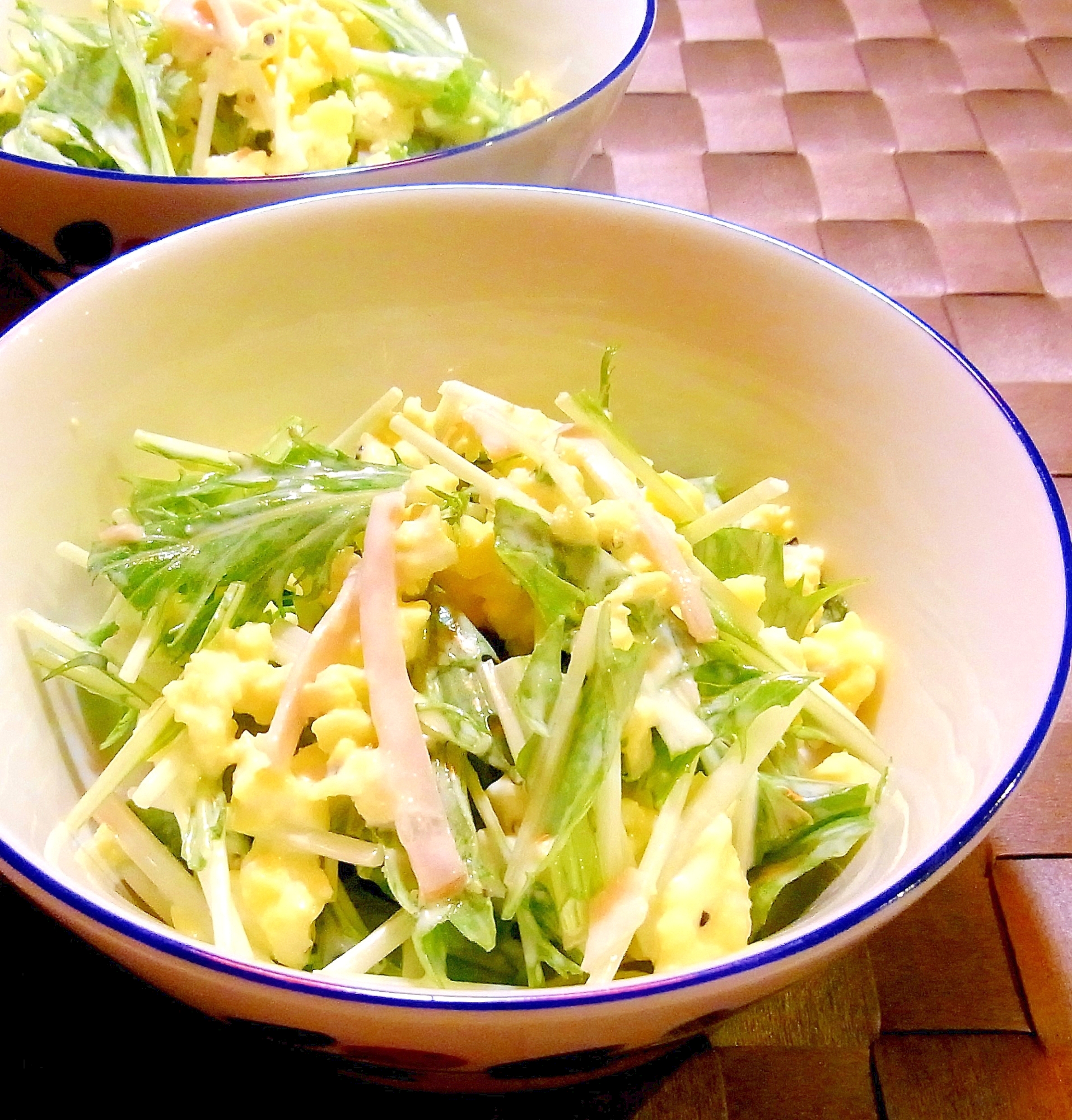 水菜と卵とハムのサラダ