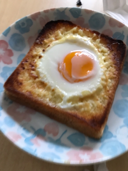 卵が流れ出さない目玉焼きトースト