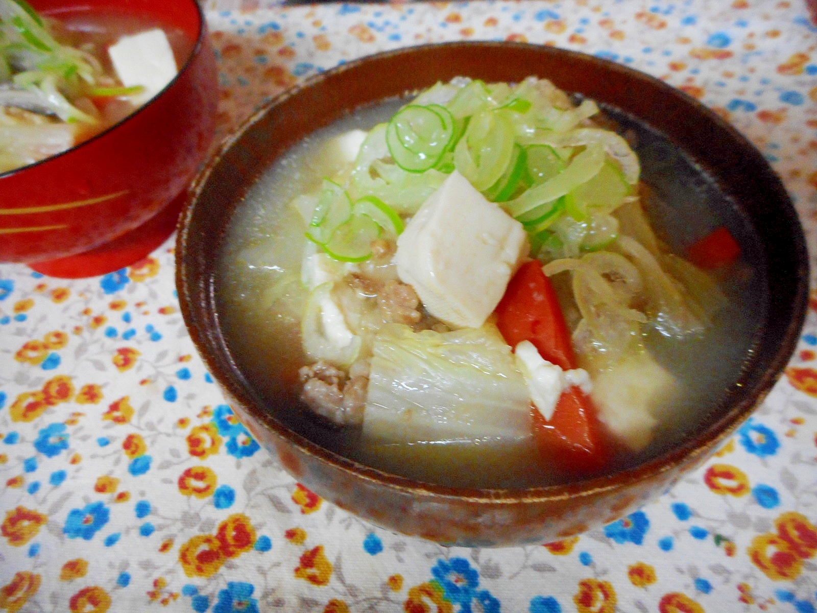 白菜とひき肉の具沢山味噌汁