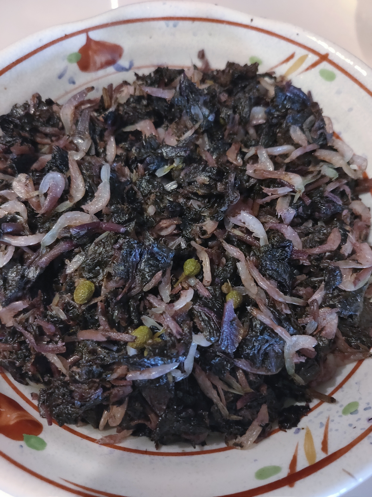 赤紫蘇の葉と干しエビ炒め