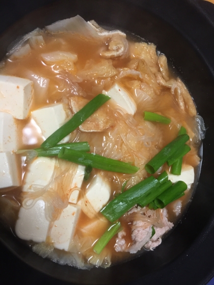 ヒガシマルうどんスープで 豚ピリ辛鍋