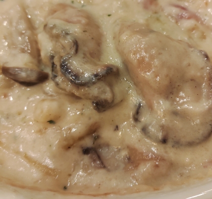 クリーミーで味わい深い！牡蠣とキノコのクリーム煮