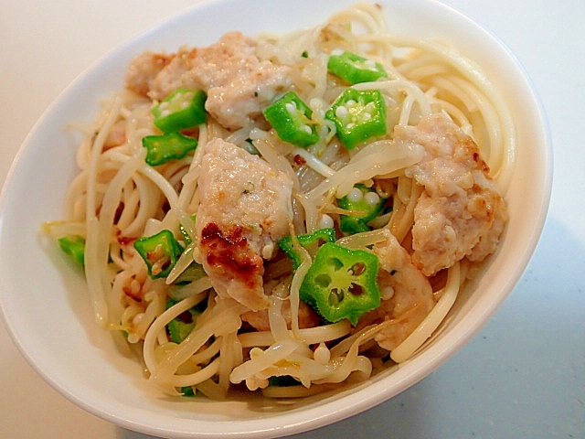 鶏つみれともやしとオクラの混ぜ素麺♬