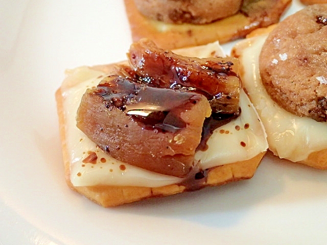 チーズと干し芋とチョコ珈琲の焼きクラッカー