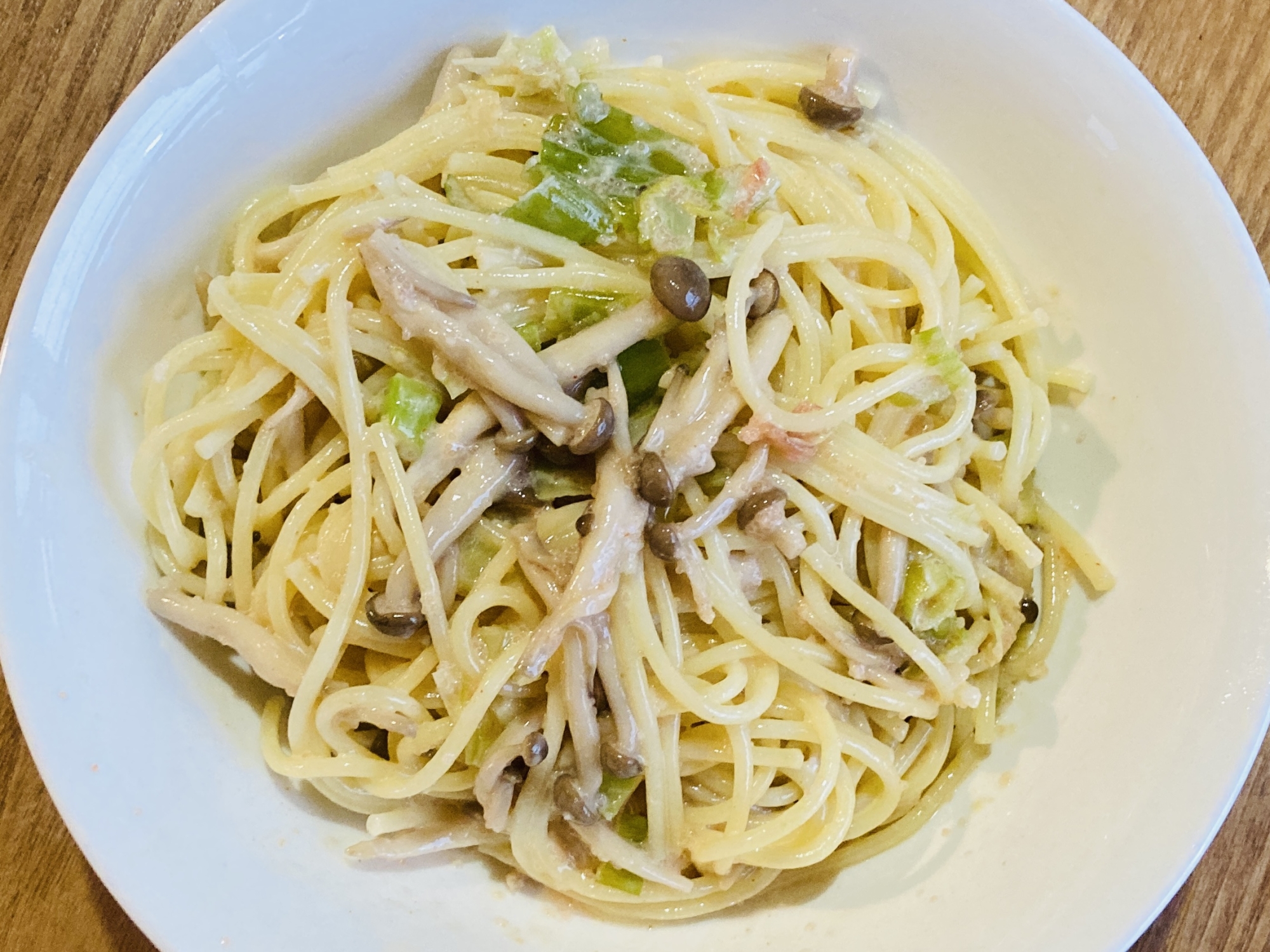 しめじとネギのこってり明太子パスタ