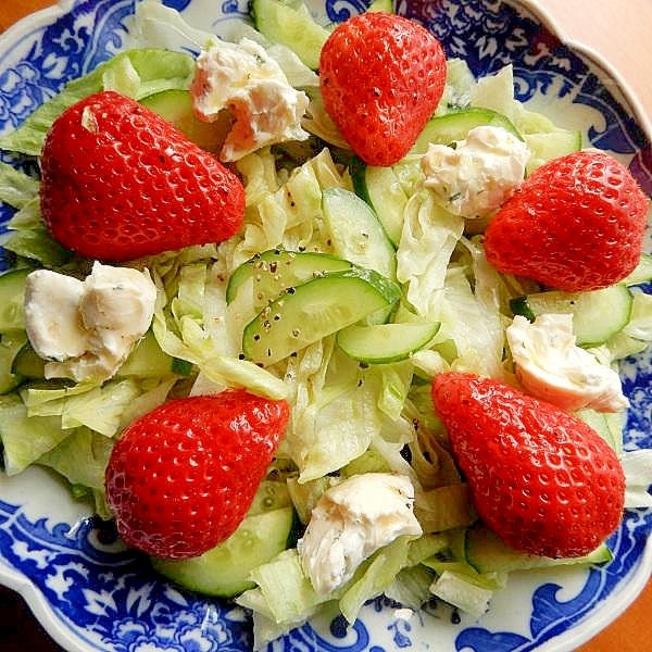 おもてなしにも❤クリチ+パセリスパイス❤苺のサラダ