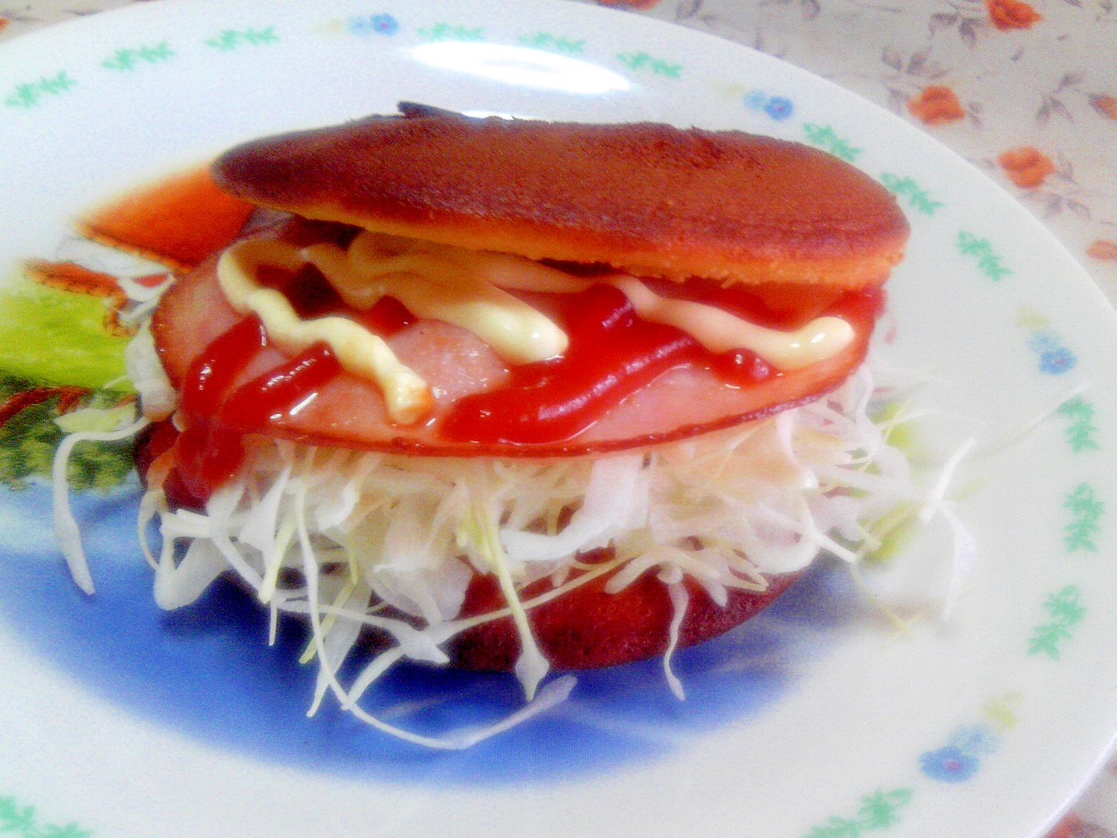 どら焼きの皮deハムとキャベツのホットサンド