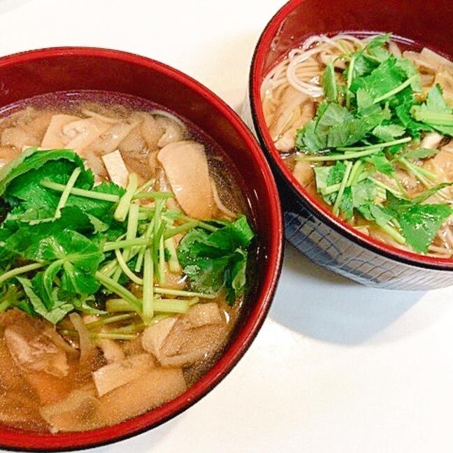 三つ葉をたっぷりのせていただきます☆美味しい鶏そば